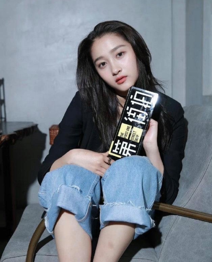 关晓彤脚上怎么会有这么多疙瘩，明星不是都很会保养吗