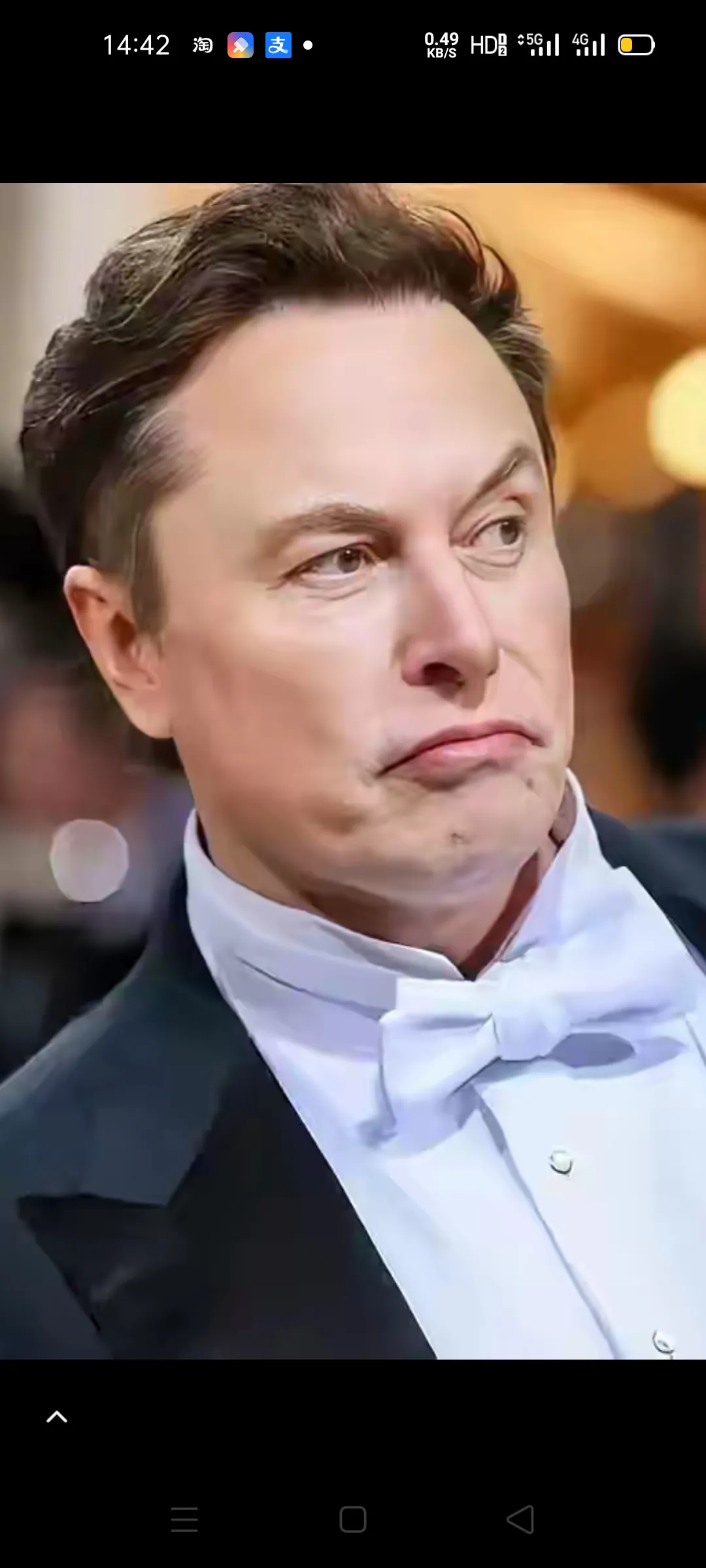 只要特朗普上台，美国将走向下坡之路，虽然他竞选口号是让美国再次伟大，但是他执行的