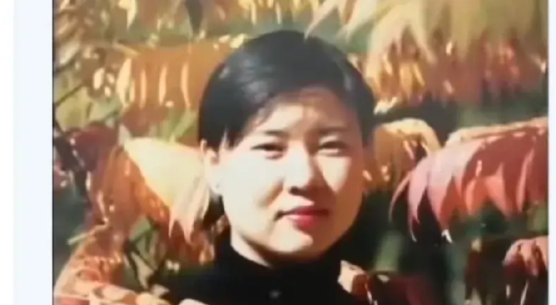 刀郎，1971年出生。
王金兰，1973年出生。
两人仅仅相差了2岁，也算是同龄