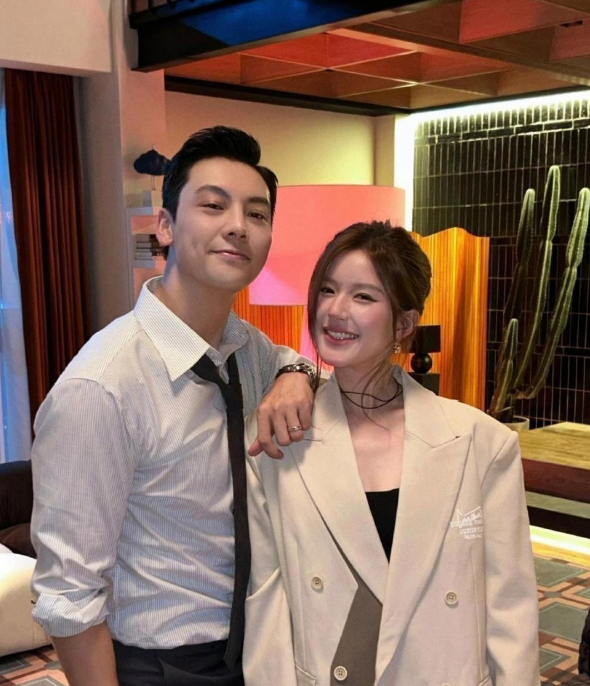 赵露思这次的妆感觉有点浓重但是……是真的很美，很好看。
希望她早日康复。

赵露