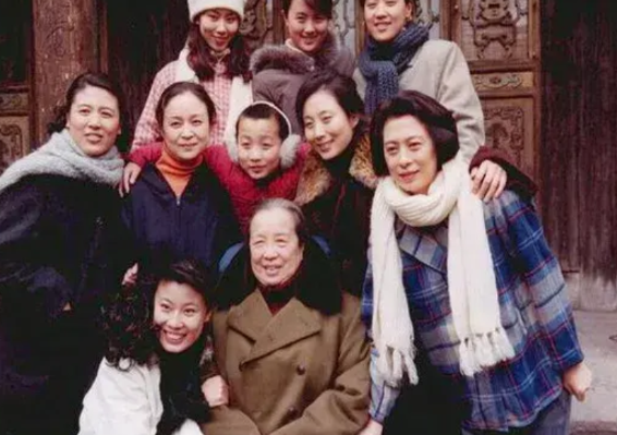 希望多大失望就有多大！
《六姊妹》央一热播……
这个叫邬君梅的会演戏吗？六十岁了
