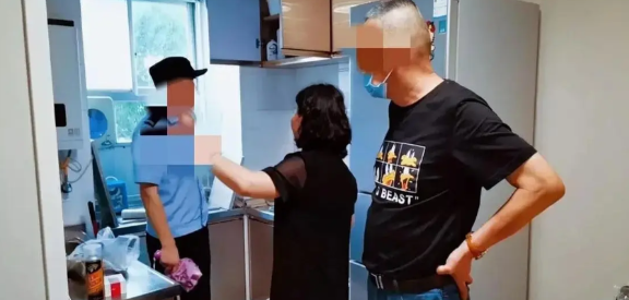 这波亏大了！辽宁葫芦岛，男子不满楼上邻居总是弄出声音，于是买了个震楼器，每天半夜