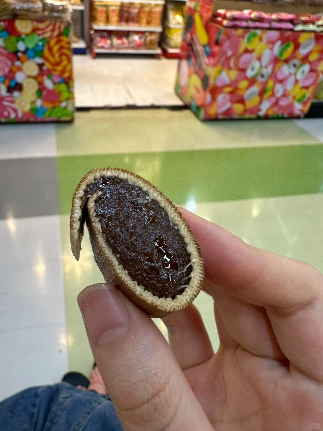 原来那层皮是个木头
我开袋即食
像已经吞进去的金针菇 又被扯出来