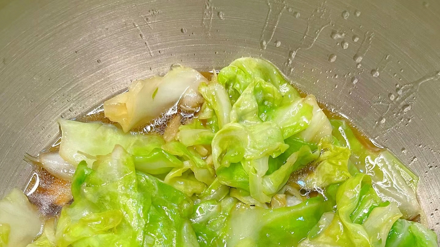 五分钟就能吃上热乎乎的清炒包菜！