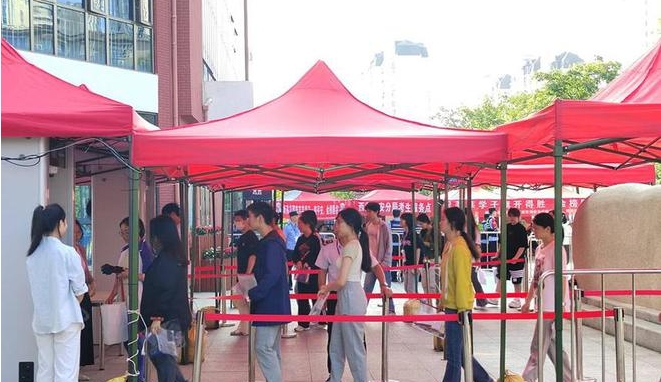 哎呀，我是江苏的考生呀。咱江苏 2024 年高考本科物理类分数线预计 446 分