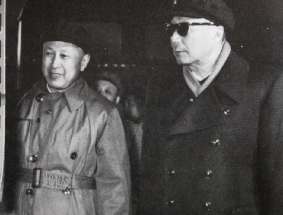 1955年，钱学森被分配到一辆蓝色轿车，全北京只有两辆，聂荣臻元帅知道后，却愤怒