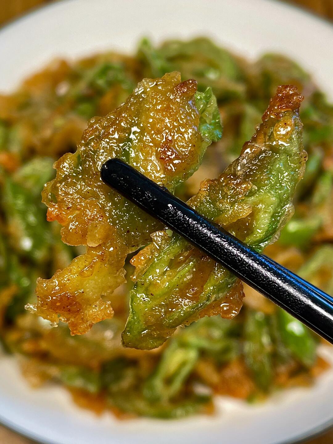 超好吃的线椒炒蛋！一出锅就香迷糊了
焦香酥脆，香香辣辣的，好吃到炫不停！配米饭嘎