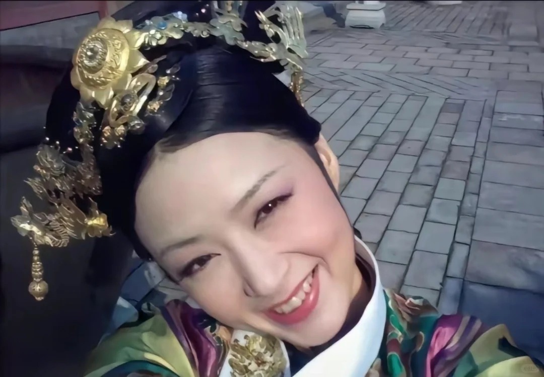 华妃怎么不吃纯元的醋？
华妃是真心爱皇上的，怎么能允许皇上心里一直念着别的女人？