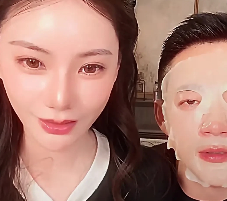 笑死了
汪小菲又开始死气白咧的求着马筱梅多开直播了[捂脸]
自称自己是“干煸肌”