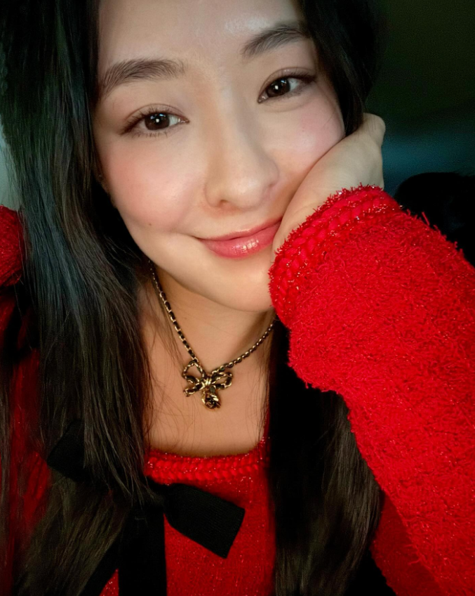 她目前是香港TVB颜值最高的女演员，很多电视剧女主角都是她来演，TVB要全力捧红