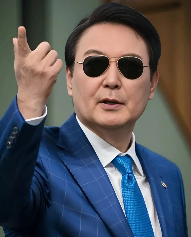 总统府门口发生激烈肢体冲突，这可真是韩国历史上头一次！