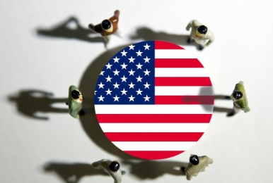 美国大选“5个万万没想到”，特朗普败选概率、天价竞选、骚乱担忧齐聚一堂。

在距