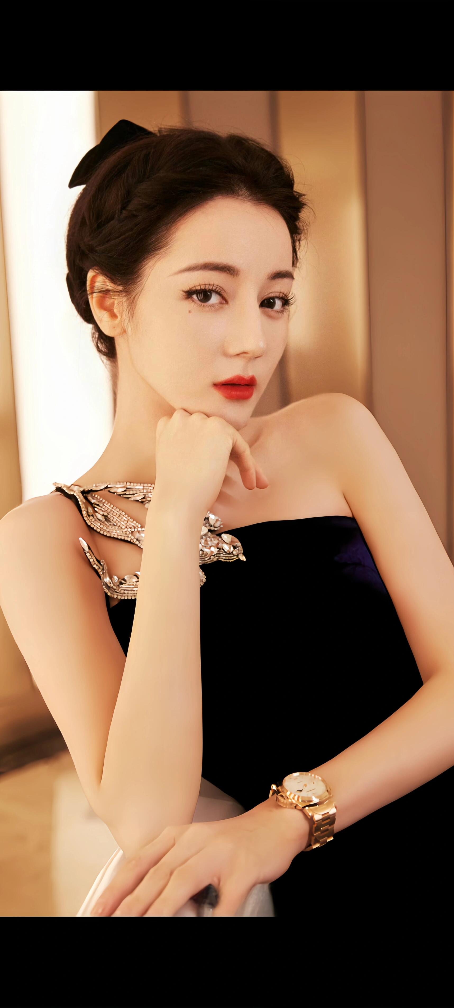 迪丽热巴美的过分了