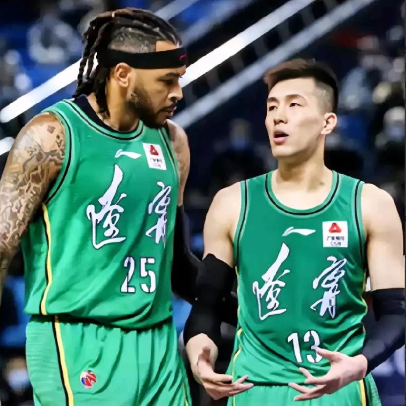 说实话，辽篮今年之所以打的这么艰难，其实就是在两个位置上的引援出了问题？
首先是