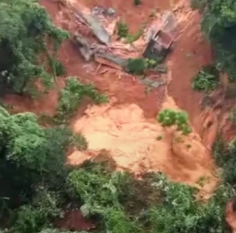 最近还有多天暴雨，大家不要来长沙旅游了，多处被淹，地铁灌水停运了。

这么多年，