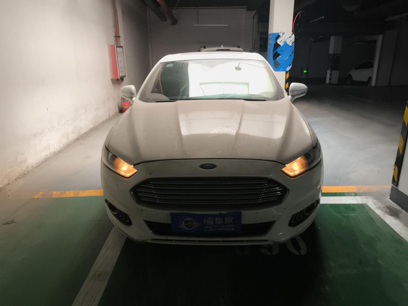 ~7万公里的福特蒙迪欧2.0T只卖3万块，打开车门，小哥留下了心理阴影！
看照片