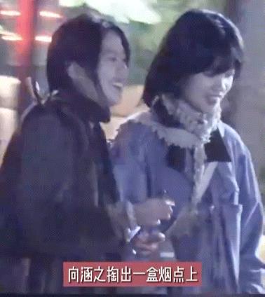 向涵之街头抽烟这种新闻来得正是时候，对于明星来说，黑红也是红，黑流量也是流量。前