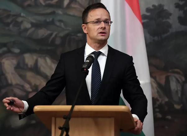 匈牙利坚定坚持自己的原则。

当地时间7月17日，匈牙利外交与对外经济部长西雅尔