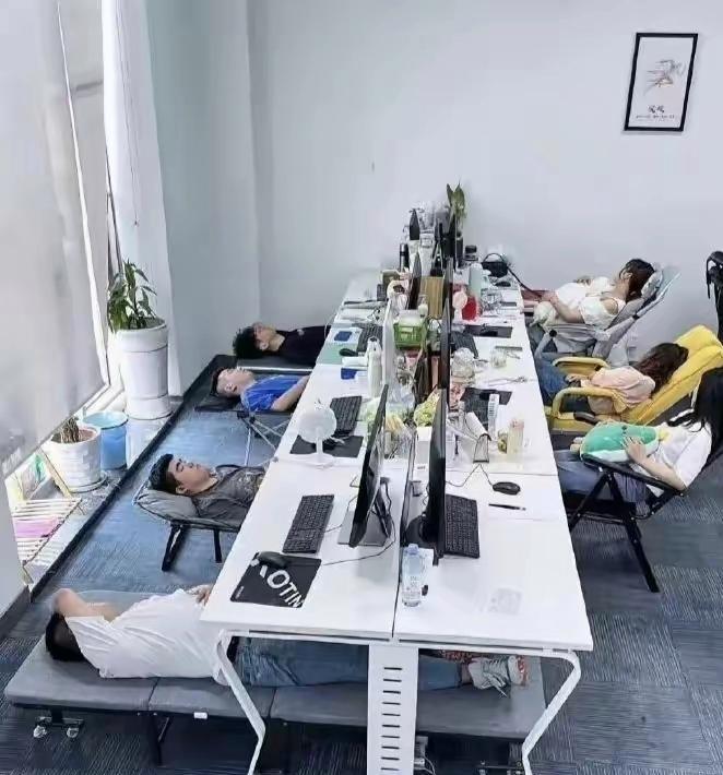 深圳某公司午睡照片曝光，是你的话你会尴尬吗