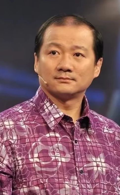 唐鉴军：从乡村到舞台的蜕变与争议