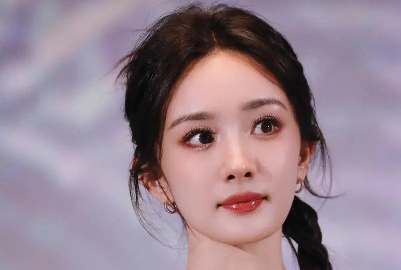 杨幂“奶新”遇阻，究竟咋回事？
最近，杨幂在幕后默默筛选新人、着力培养的事儿，引
