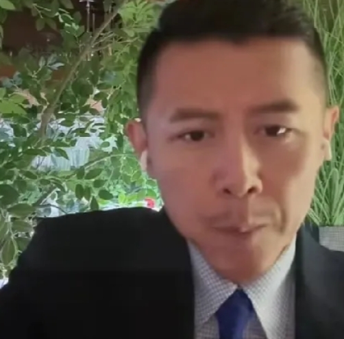 大冰说，有些事情，已经慢慢不适合穷人家的孩子去触碰了。

比如说音乐类，很多穷人