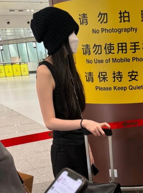 王菲送李嫣英国留学