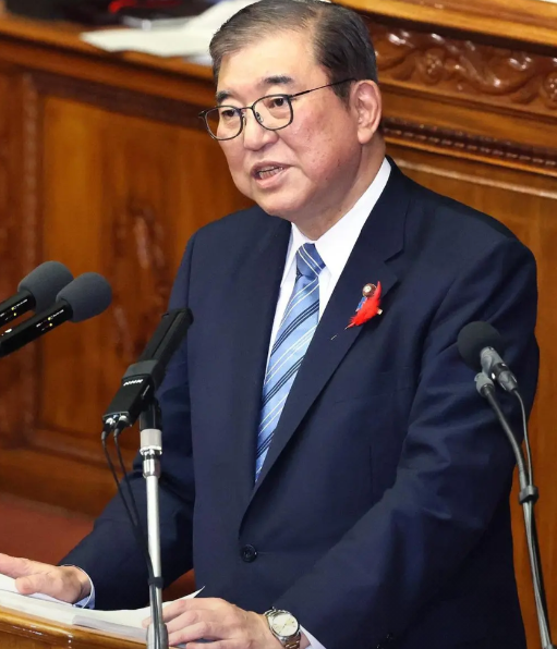 针对美国独自和俄罗斯谈判的事，日本首相石破茂在国会这样说，坚决反对强迫乌克“割地