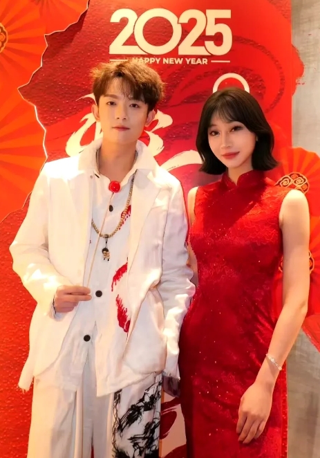 一名自称是李明德前女友的网友爆料，称李明德是一个性格狂躁，随时都能对人大喊大叫发