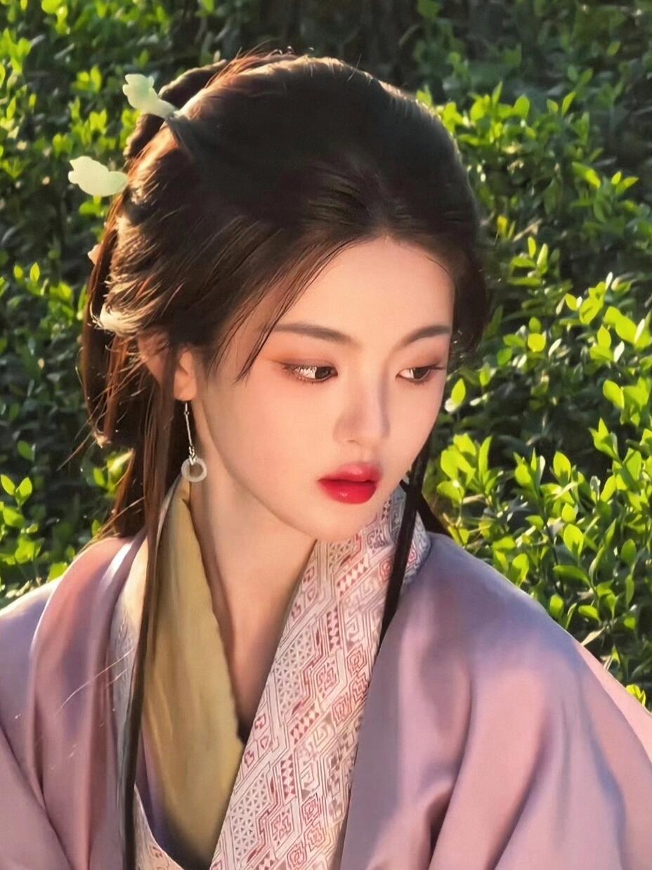 杨超越给内娱一些美貌震撼