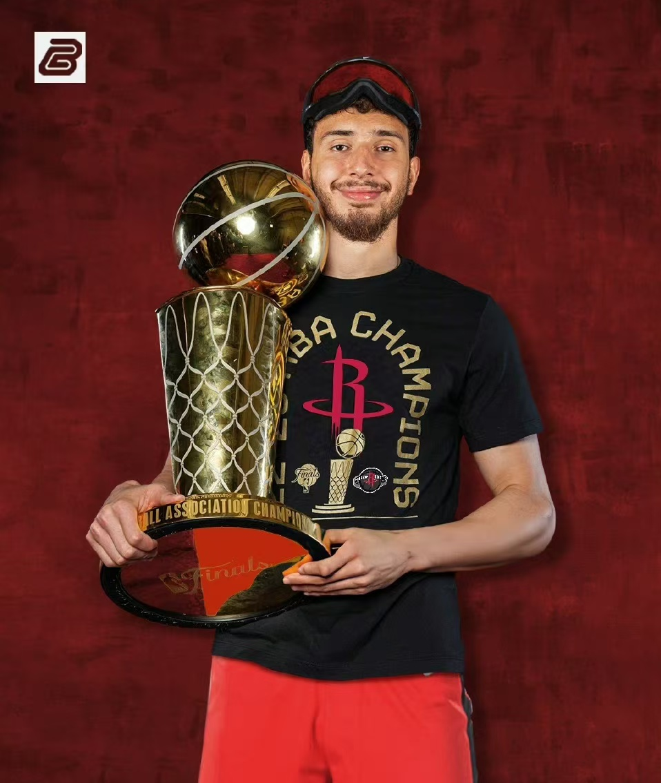 今天，ESPN记者Shams在做客一档电视节目的时候，谈到了火箭队新星申京现在的