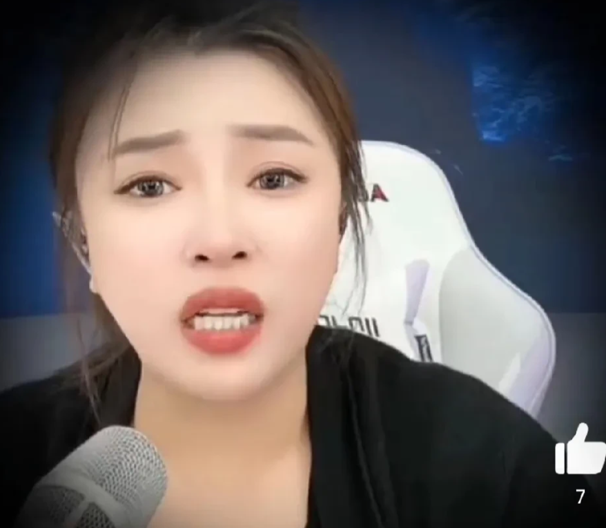 刘小拉说给辛选带不来啥，自己手底下人都是辛选开的工资！

          刘