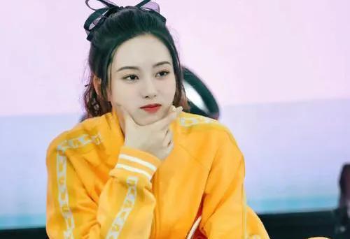 徐艺洋：出道即凭颜值吸睛的宝藏女孩
徐艺洋刚出道那会儿，公司就敏锐地察觉到她出众