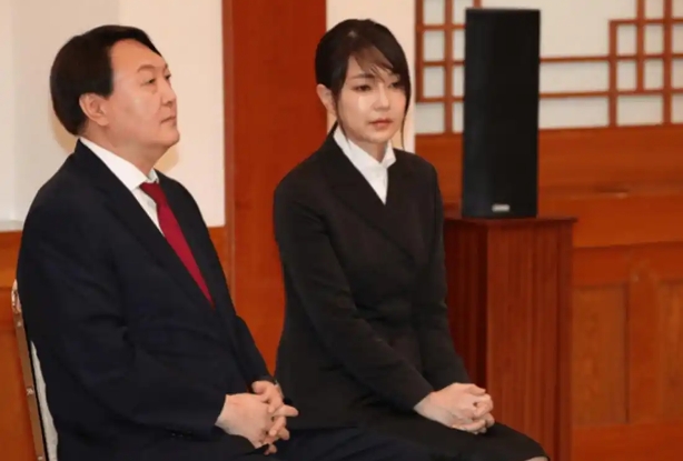 尹锡悦民调出炉
根据韩国的最新一项民调结果显示，有52%的受访者支持宪法法院裁定