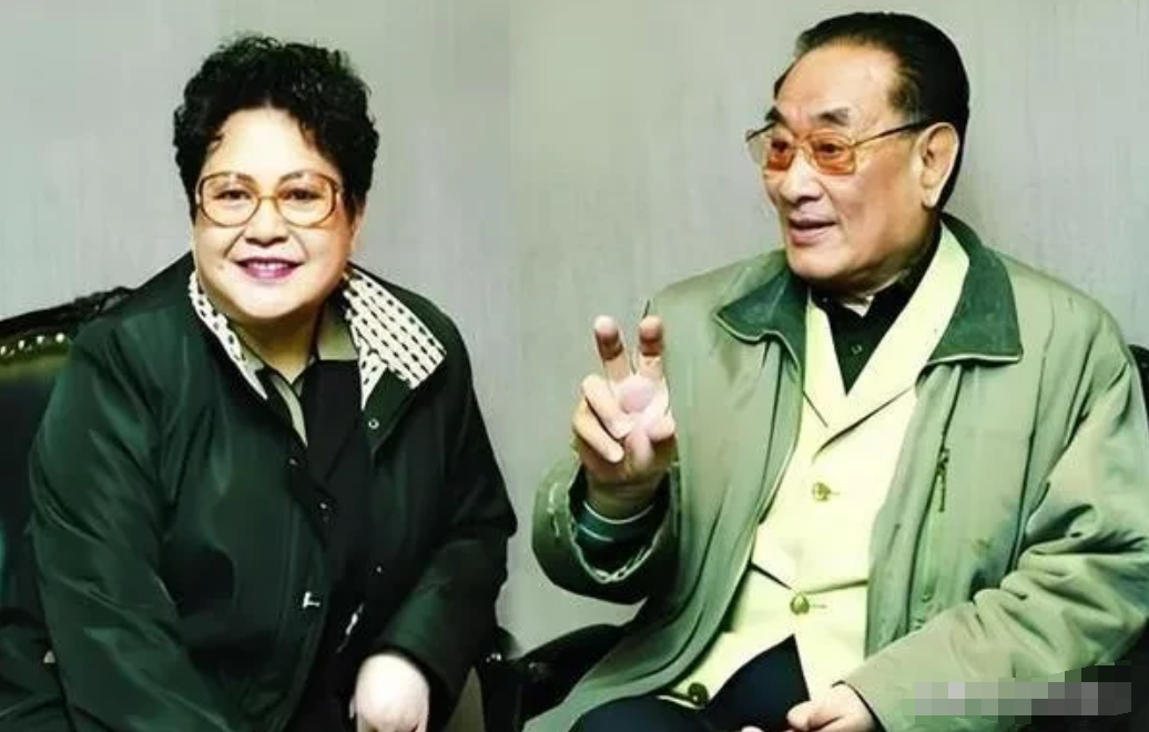 当年一起合作的两位演员，如今阴阳两分离，感叹岁月无情啊！
当年30岁的庞学勤和2