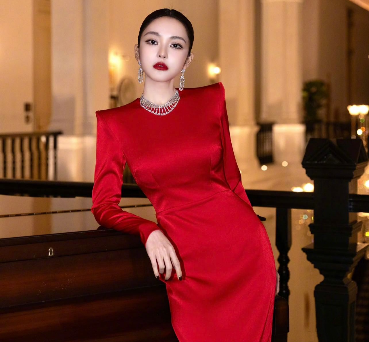 《乘风2024》开播引热议，嘉宾阵容星光暗淡但观众期待高。初舞台表现精彩，朱丹、