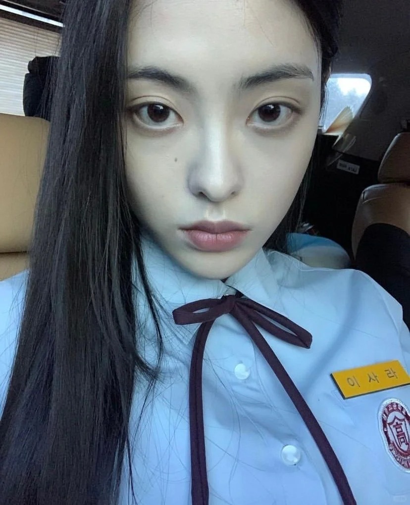 有没有人知道李莎拉高中时期扮演者叫什么🥲
这姐真的美到我发疯啊阿啊
有没有知道