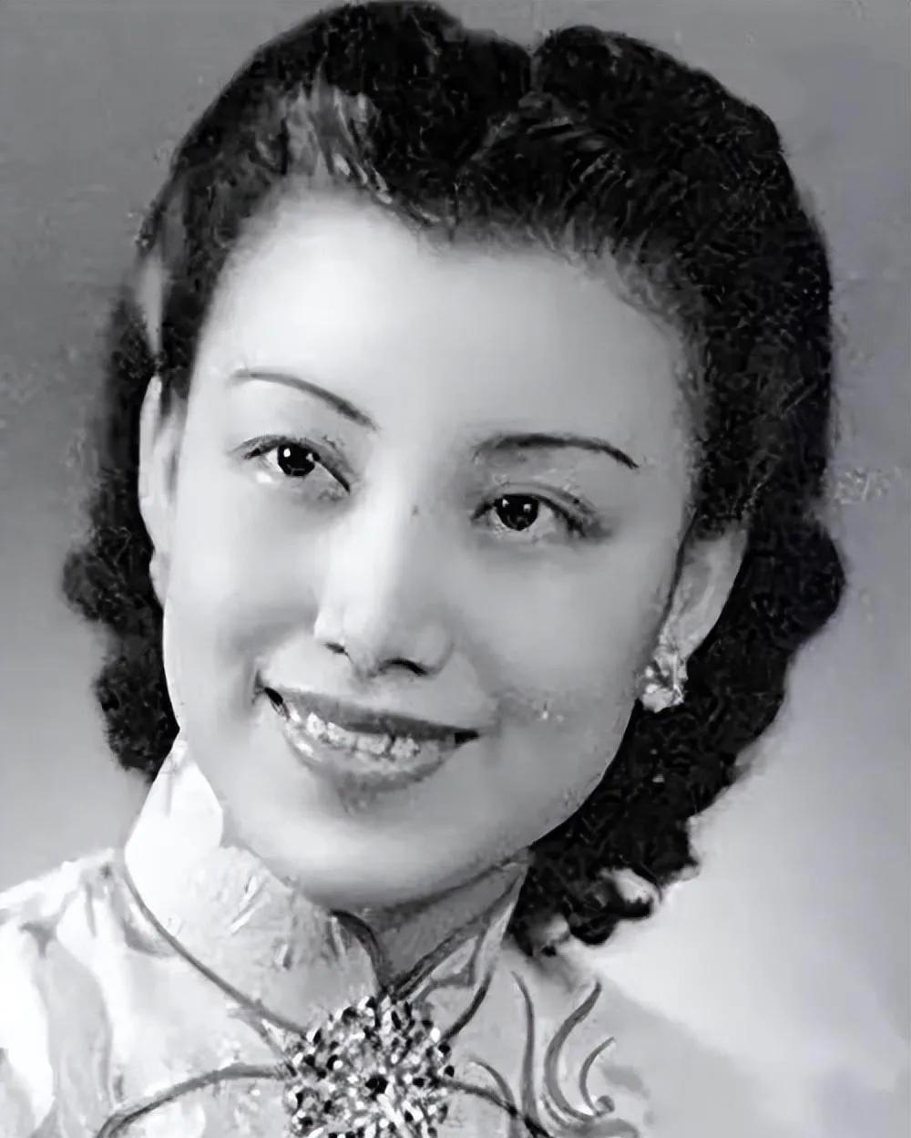 曾获美誉“杭州第一美人”，前夫与情人都大名鼎鼎……
当年杭州四美之首王印霞，不仅