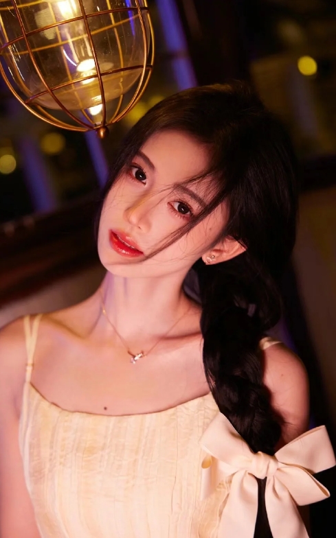 鞠婧祎——氛围感十足