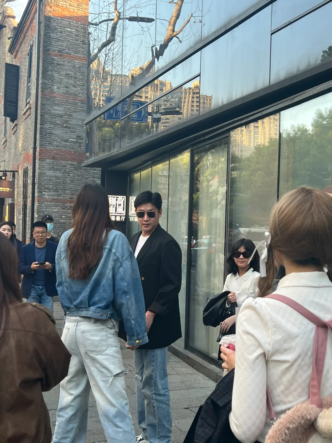 偶遇陆毅一家！
一家子大长腿！没敢上去要合照 现在想想好后悔好后悔呀！！！