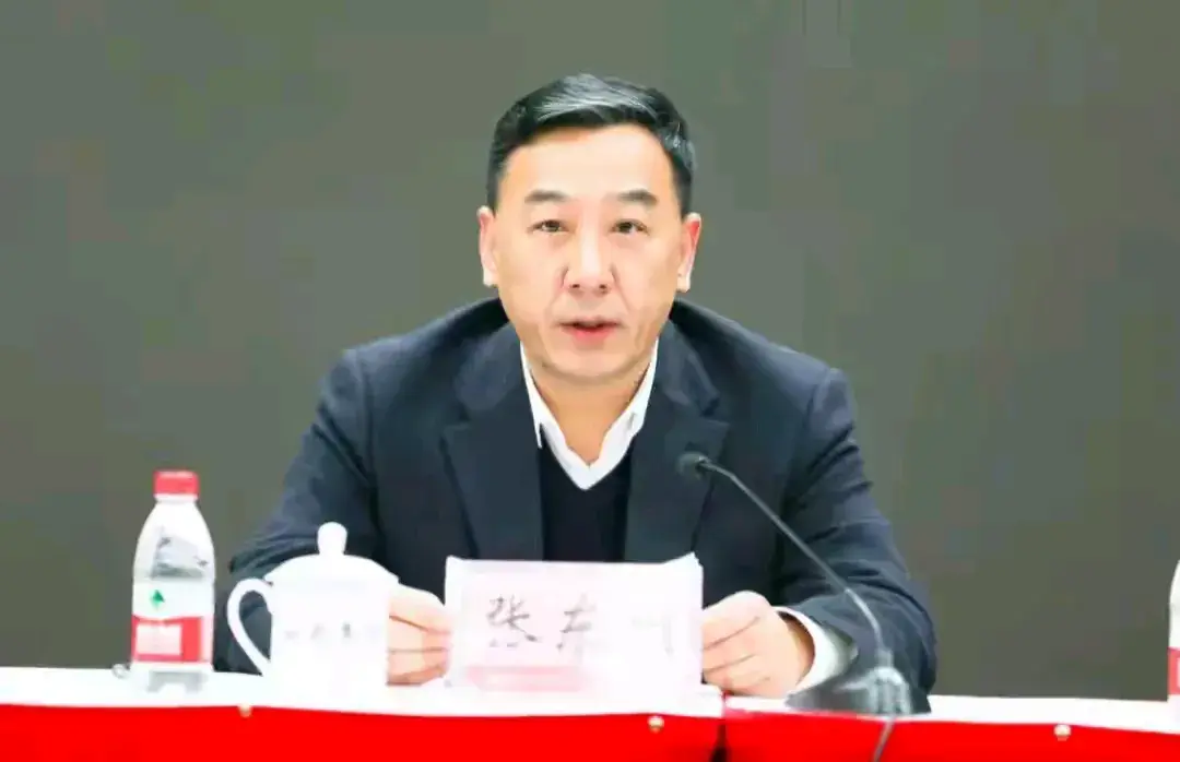 中国人民大学的张东刚书记，在处理女博士举报教授的事件中，他的坚决态度起了大作用，