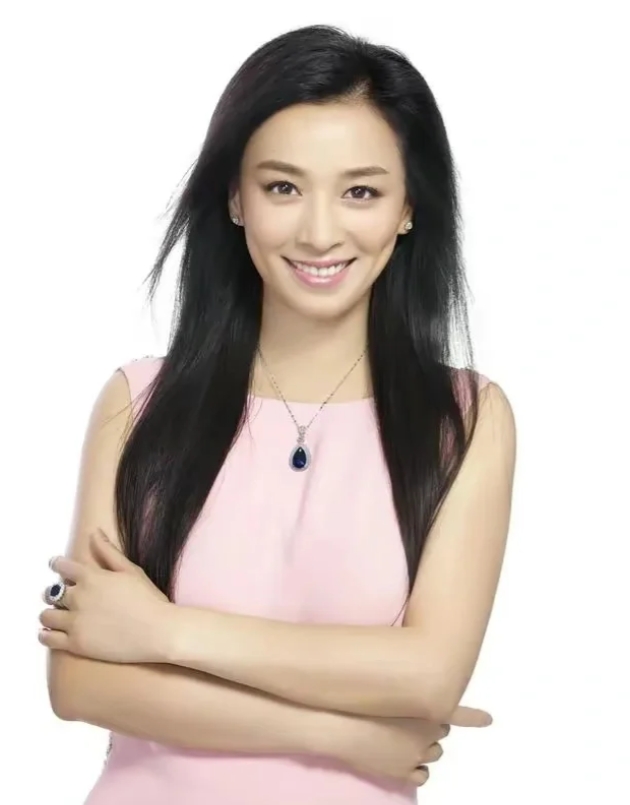 张庭：从荧屏女一到幸福家庭，优雅转变