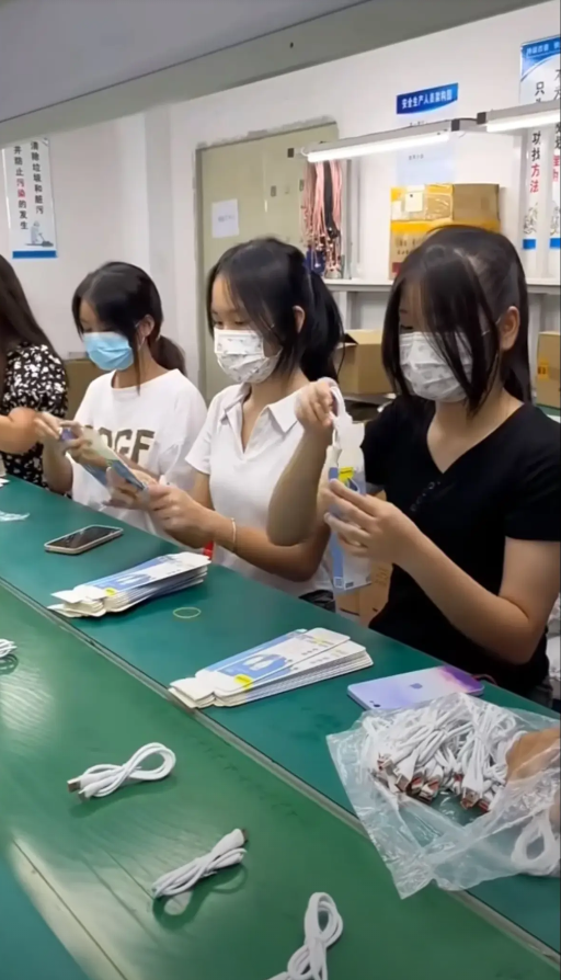 接公司紧急通知！我们公司下星期一生产车间所有员工必须佩戴口罩上班！
原因是在大S