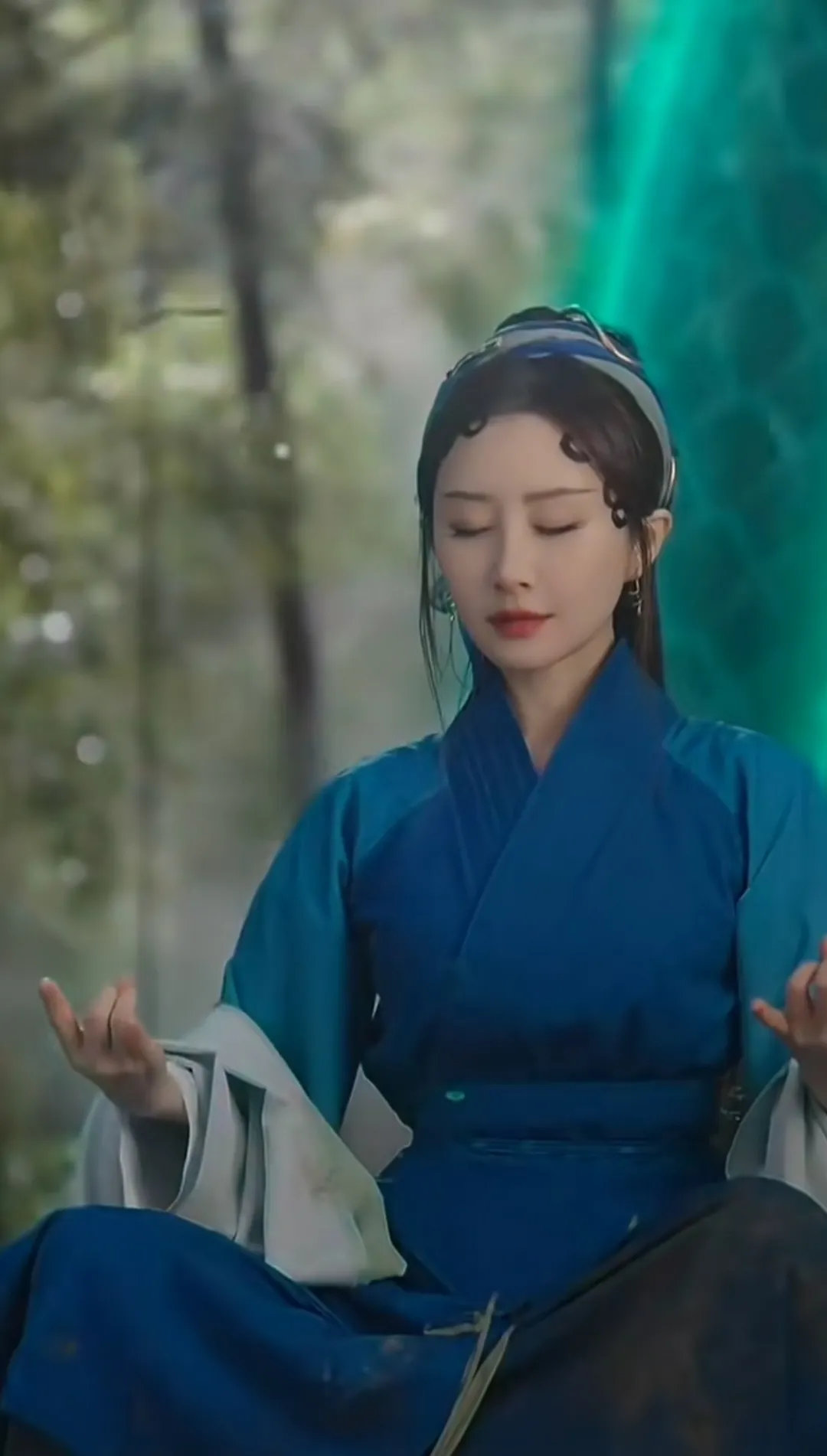 短剧赛道也卷起来了，女明星下海拍短剧。
舒畅算是我们的童年女神，在宝莲灯、魔幻手