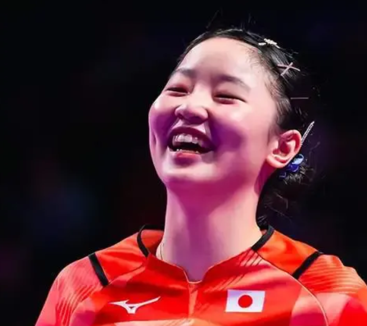 很多人讨厌张本美和的四点原因是：
第一：打球前向四方点头致意，是向四方神祈祷吗？