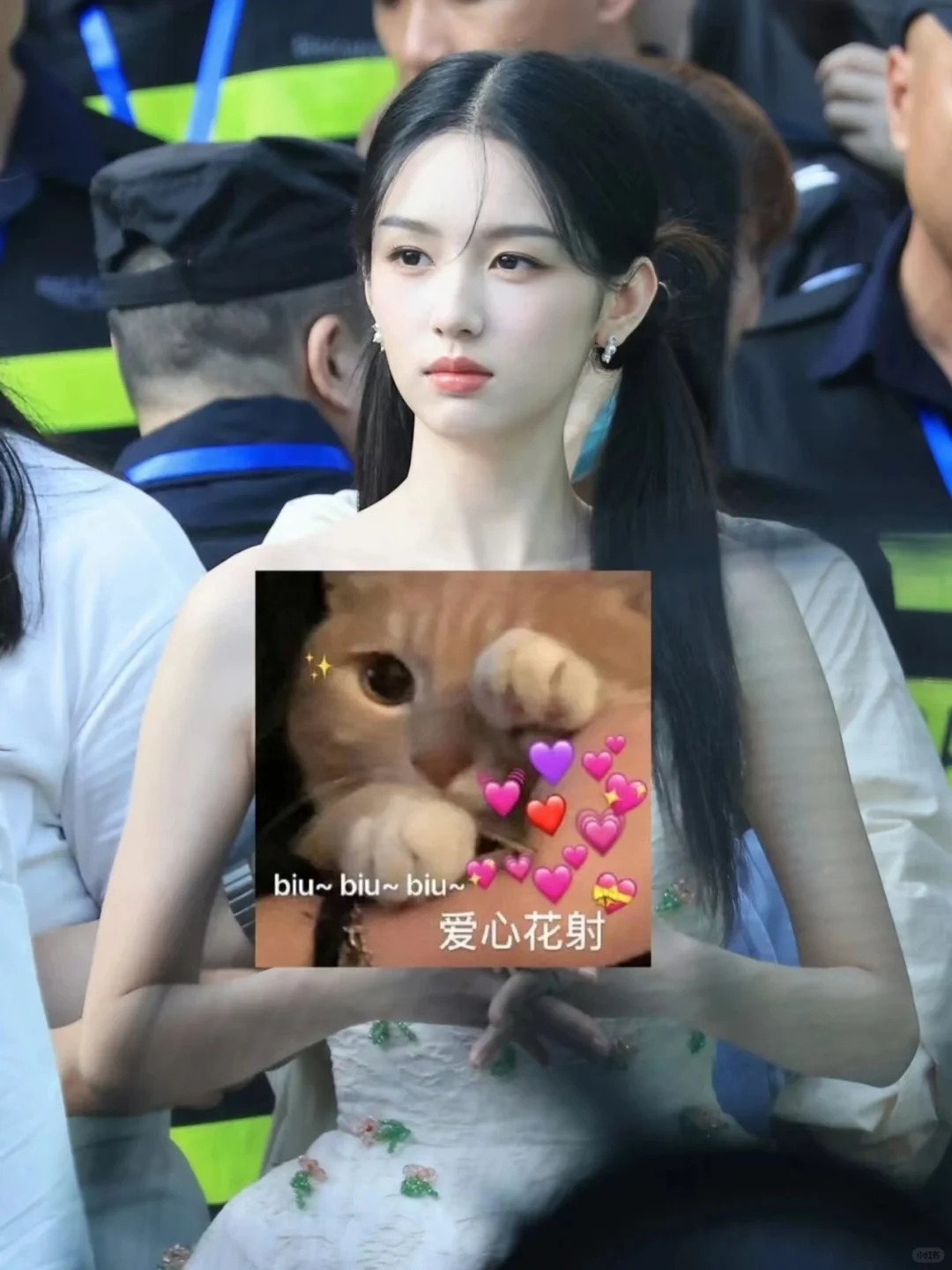 我天…终于知道这姐为什么被人说了……
怪不得那么多人夸，流畅的脸型再加上本身就白