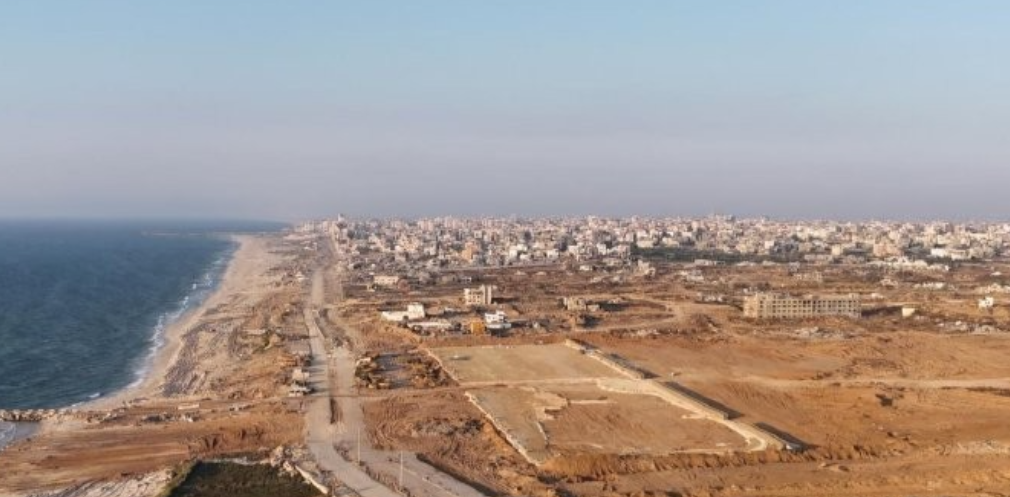 以色列军队正在加沙关键区域，修建大规模海空军基地和仓库区，大批以军装甲部队正在包
