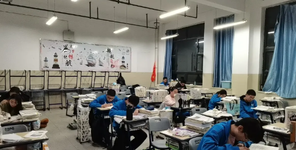 高中选科十大注意事项

1、能上本科，上不到一本，选物化政

2、能考一本，不到