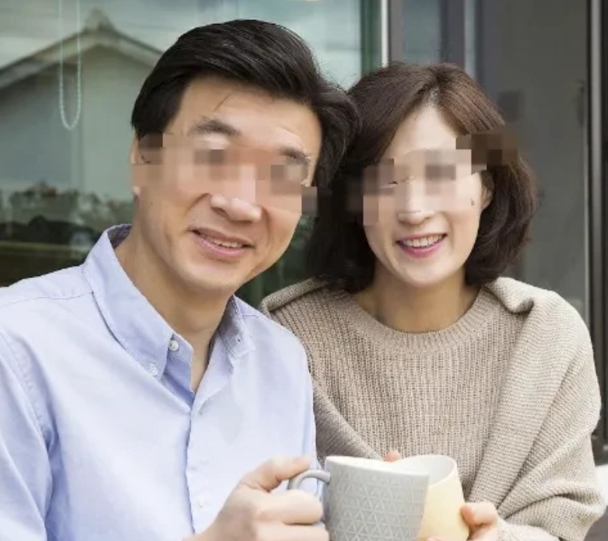 江苏徐州，男子误诊癌症，觉得自己时日不多了，突然发现53岁的妻子，她的情人又发信