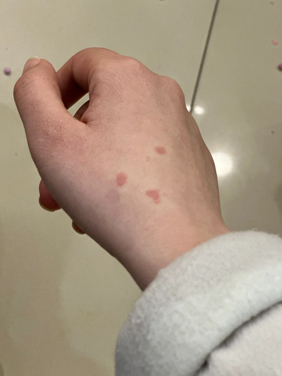 去寺庙请香 第一次手烫到了第二次进门捡了
溜圈的时候偶然发现一个寺庙，第一次请香